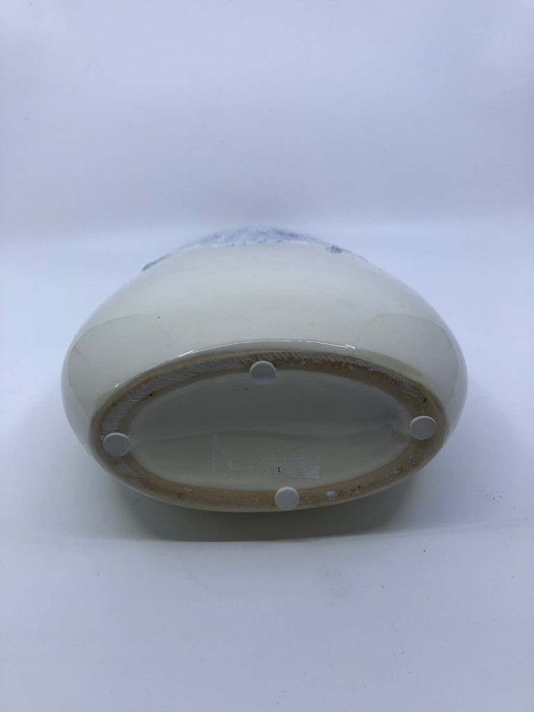 WIDE CREAM DRIP VASE W BLUE.