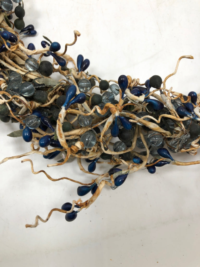 BLUE PIP BERRIES WREATH.