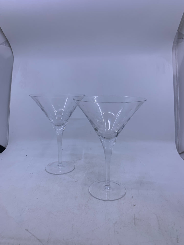 2 LARGE CLEAR GLASS MARTINI GLASSES W/ FROSTED CIRCLES.