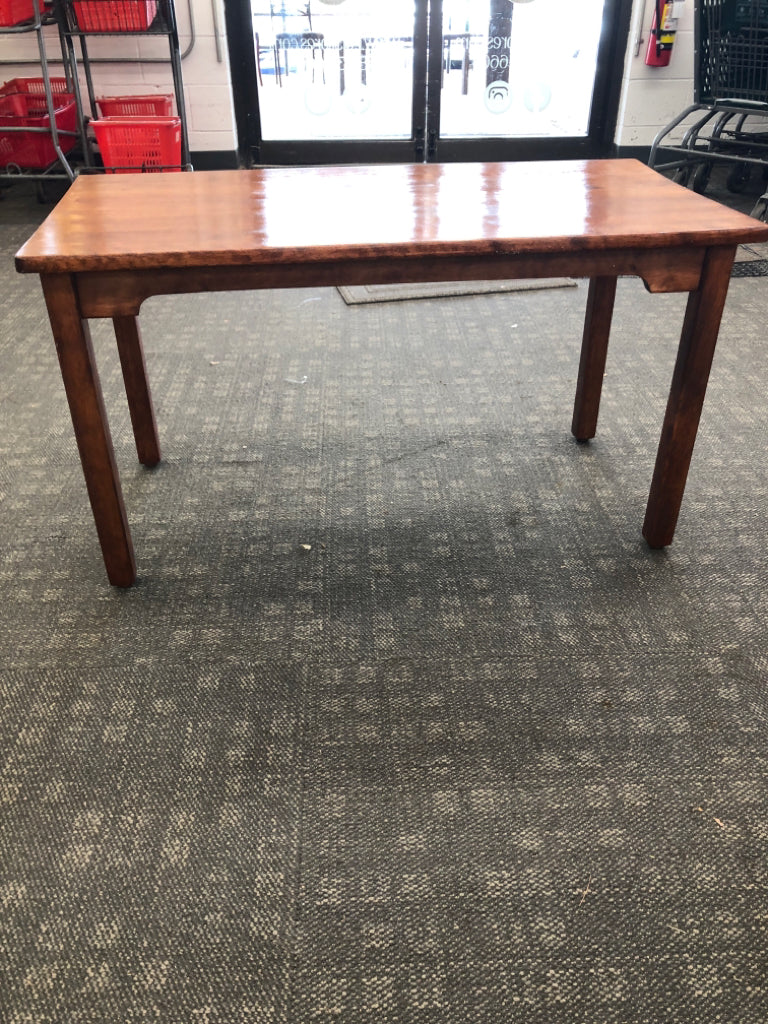 WOOD COFFEE TABLE.