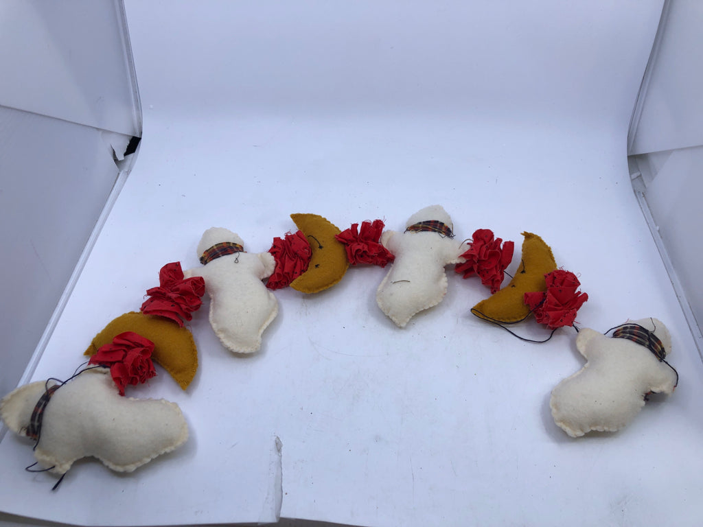 FELT GHOSTS AND MOONS GARLAND.
