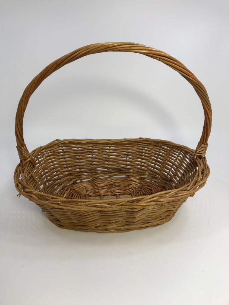 WICKER OVAL BASKET W/WICKER SPUN HANDLE.