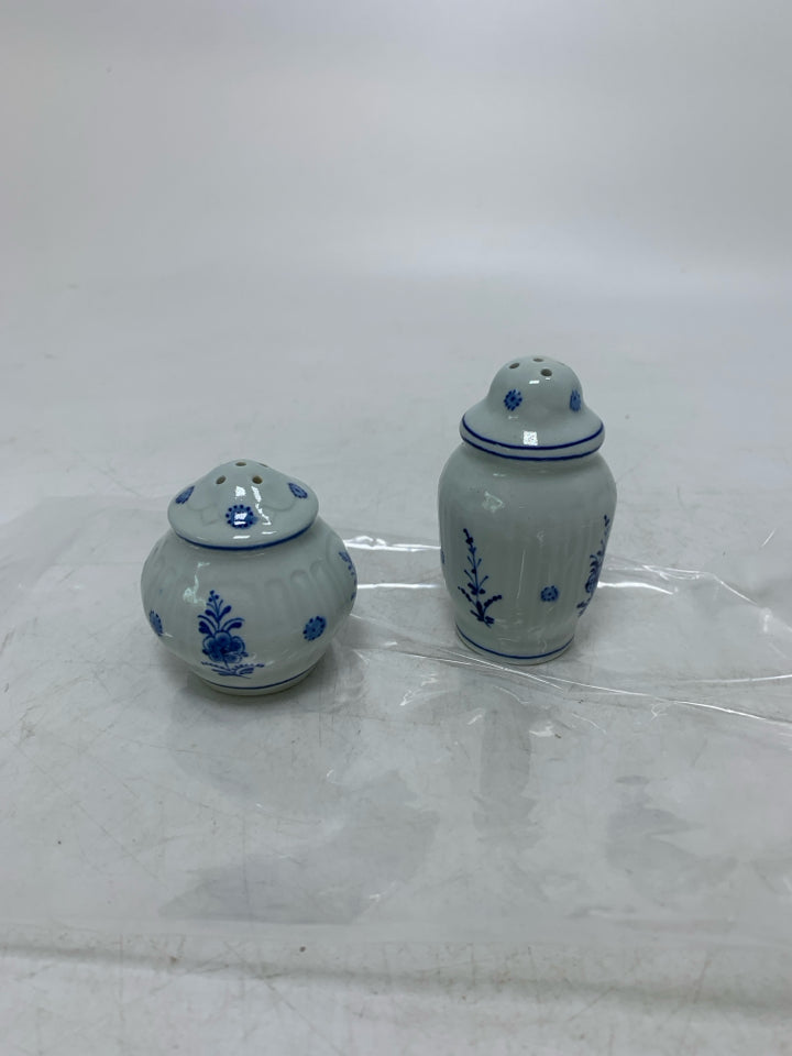 BLUE FLORAL SALT/PEPPER SHAKERS IN BAG.