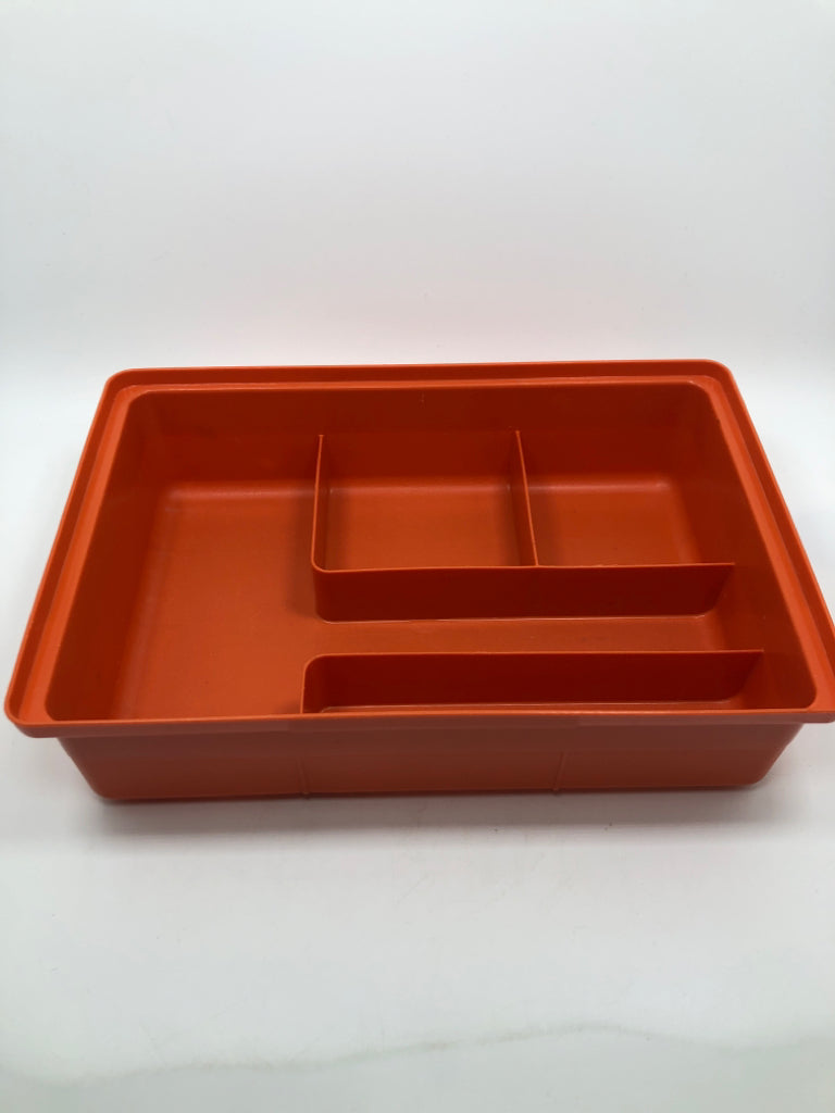 ORANGE TUPPERWARE ORGANIZER W/LID.
