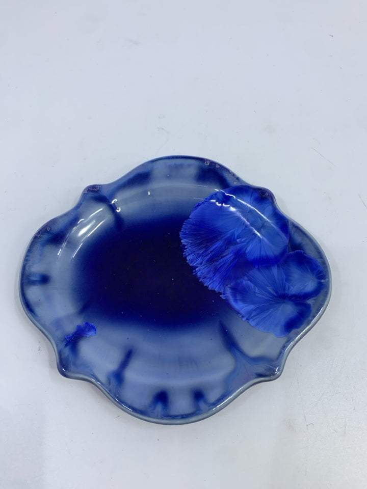 EDGECOMB POTTERS BLUE DISH.