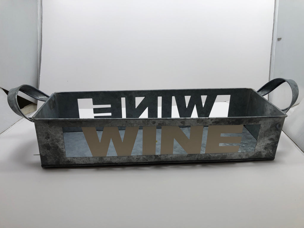 METAL WINE HOLDER W/HANDLES.
