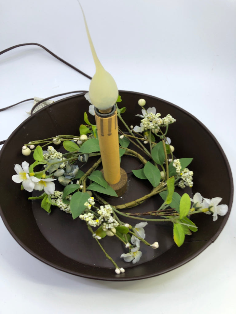 VTG CANDLE LIGHT UP CENTERPIECE W/FAUX GREENERY.