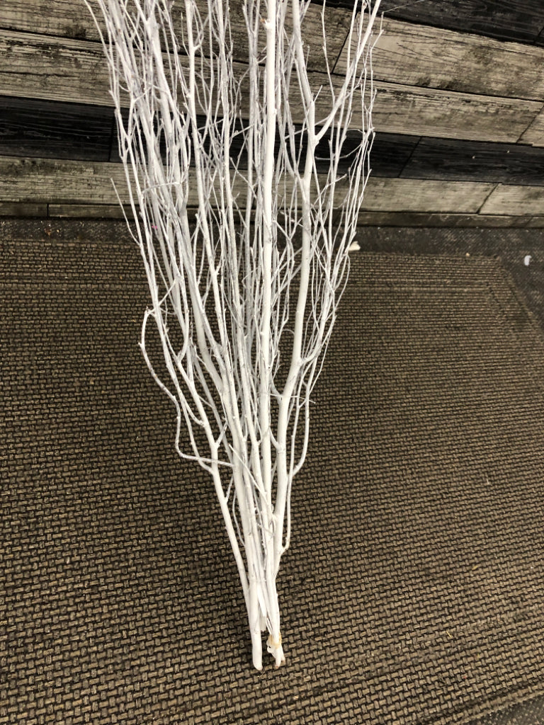 WHITE PAINTED TWIG BUNDLE VASE FILLER.