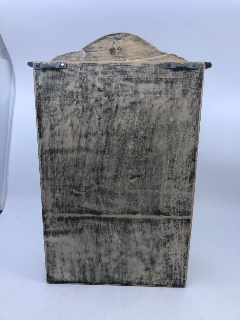 SMALL CREAM DISTRESSED MINI CABINET W DRAWERS.