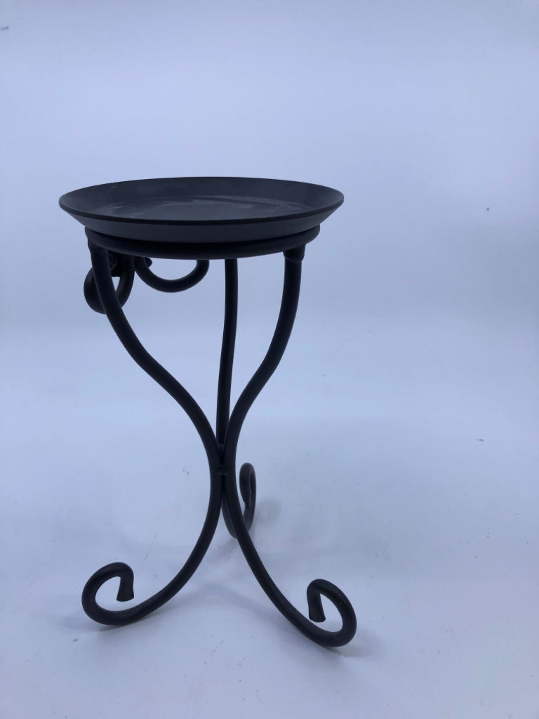 BLACK SCROLL LONGABERGER PILLAR CANDLE HOLDER.