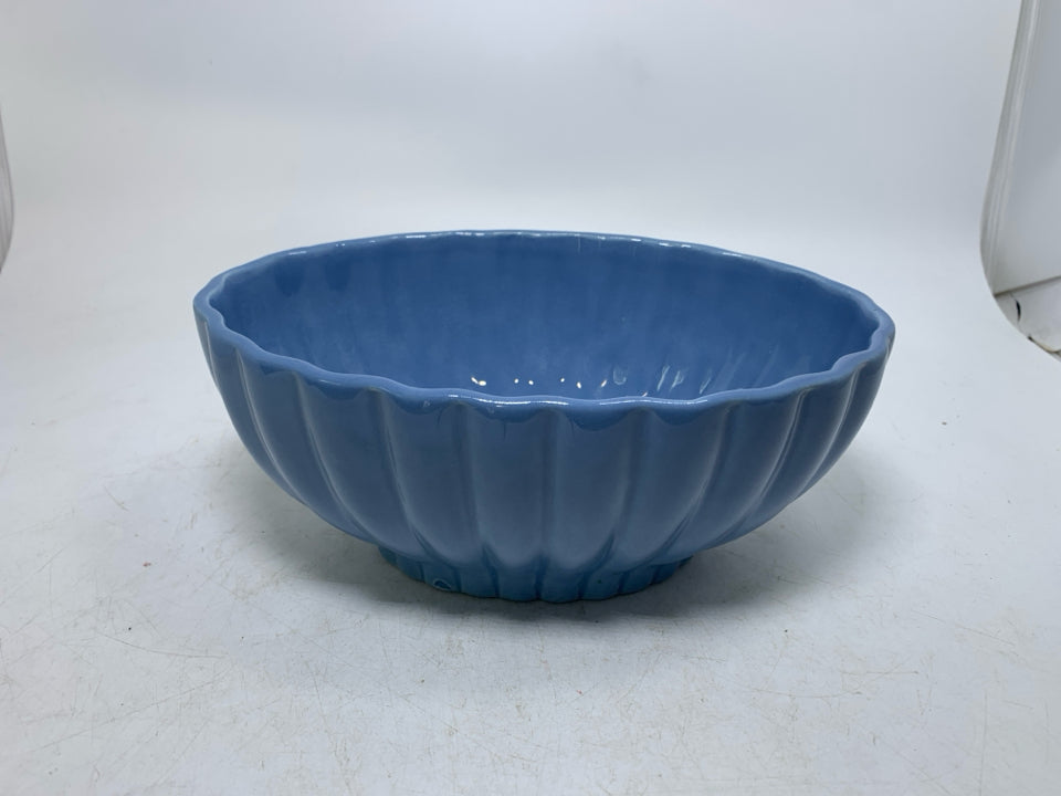 VTG OVAL PALE BLUE RIBBED POTTERY PLANTER.