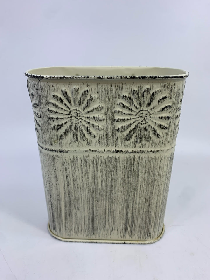 WHITE RUSTIC TIN BUCKET W/FLOWER DETAIL.