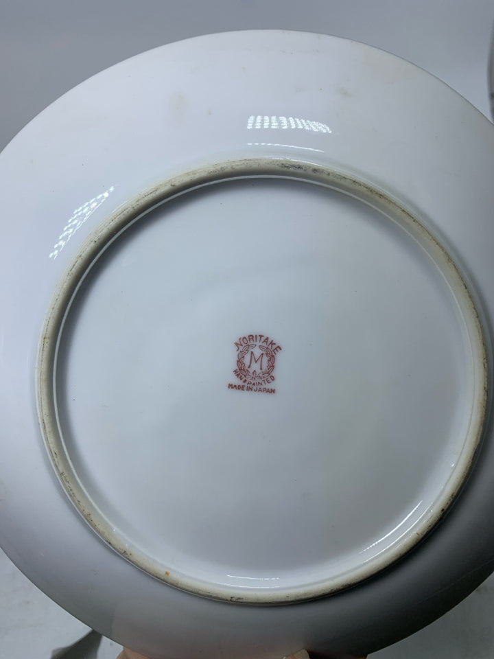 3 PAINTED ROSES W/ WHITE SMALL HANDLES PLATE.