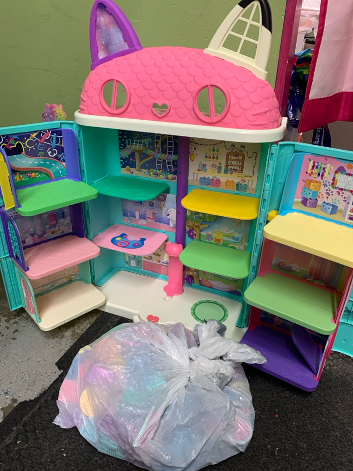 Gabby's Dollhouse, Purrfect Dollhouse 2-Foot Tall Playset with Sounds, with acce