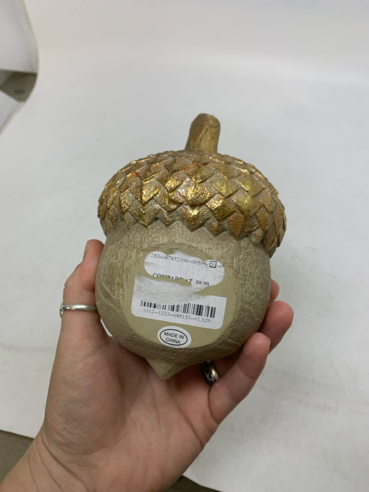 LIGHTWEIGHT RESIN ACORN W/ GOLD TOP.