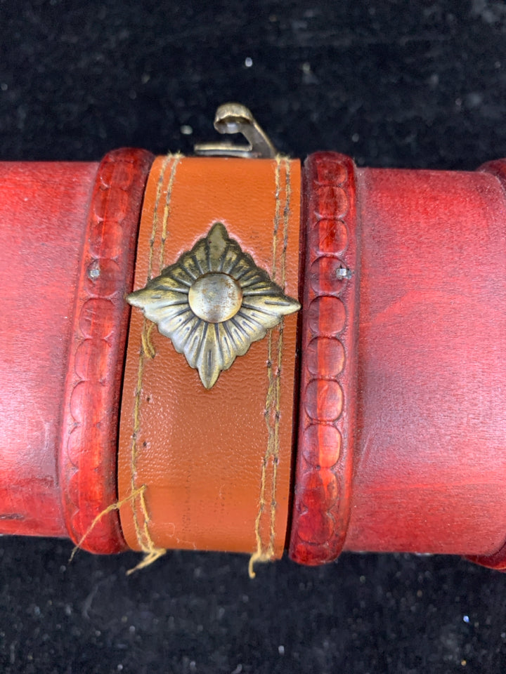 RED STORAGE BOX W CLASP.