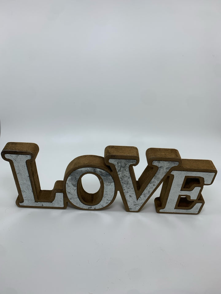 WOOD LOVE SIGN W/METAL.