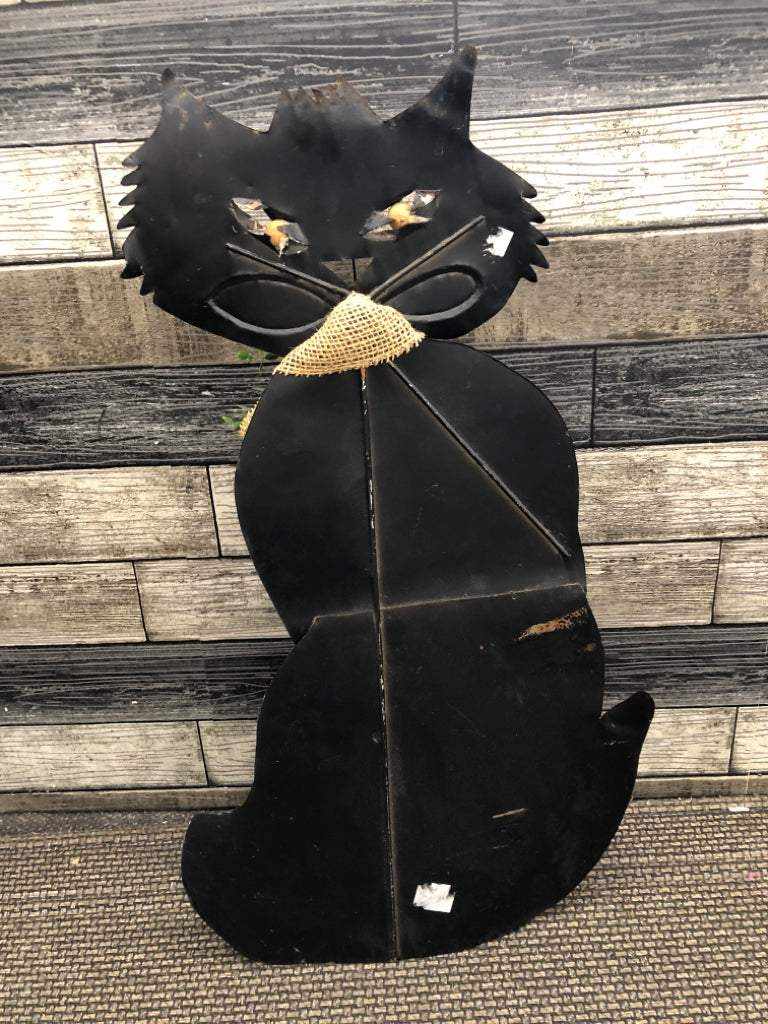 STANDING METAL CAT W/WOODEN EYES.