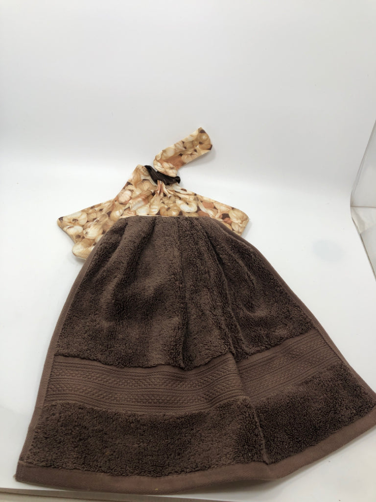 3PC GARLIC/BROWN THEMED KITCHEN TOWELS/FABRIC TRIVETS.