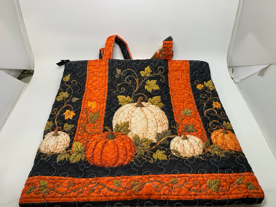NWT QUILTED WHITE ORANGE PUMPKINS TOTE BAG ZYQOL.