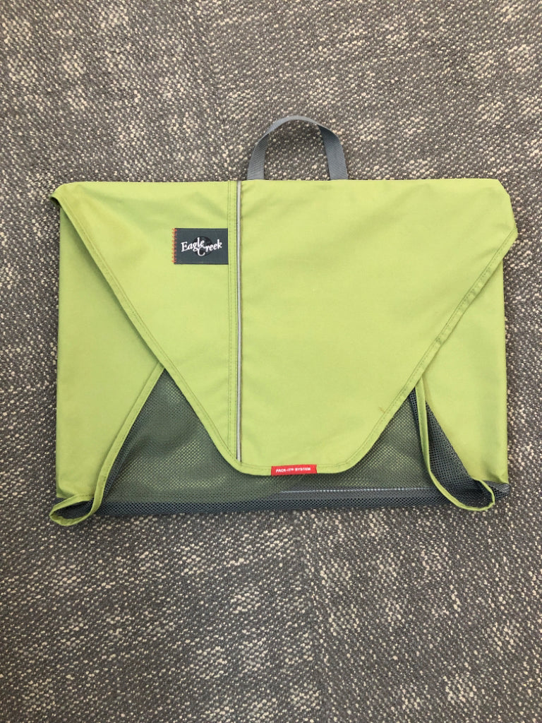EAGLE CREEK GREEN PACKING CUBE.