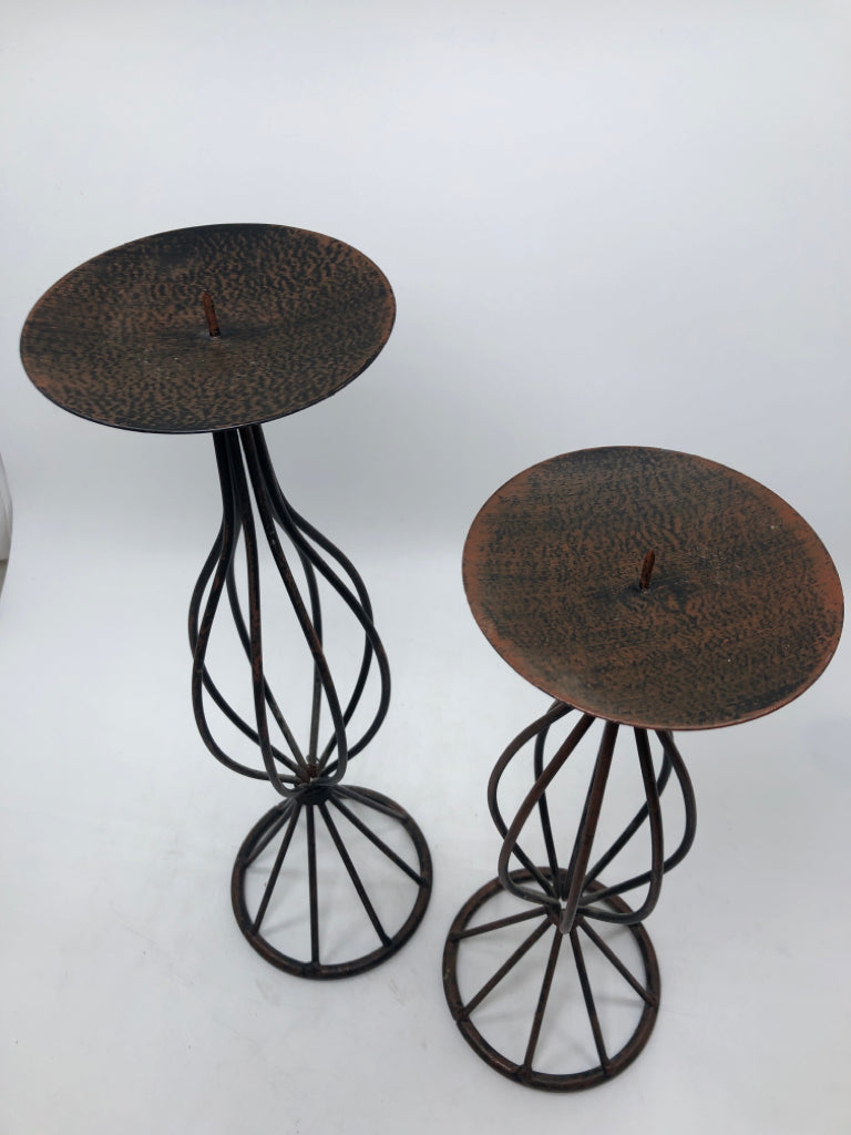 2PC CAGE-STYLE METAL CANDLE HOLDERS.