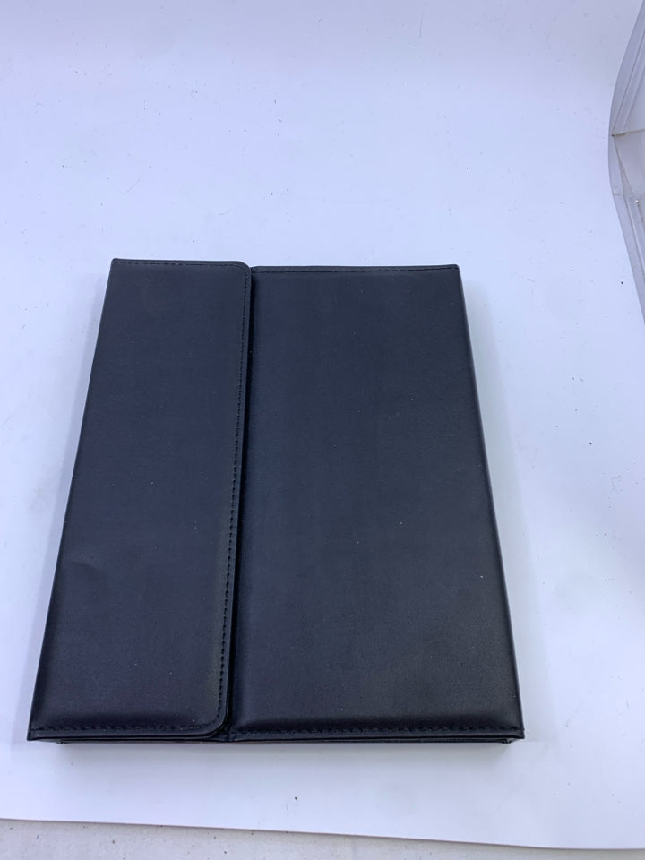 BLACK NOTEPAD iPAD KEYBOARD AND CASE.