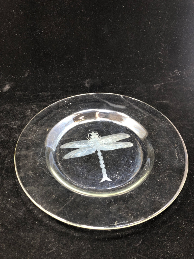 CLEAR GLASS PLATE W/DRAGONFLY ETCHING.