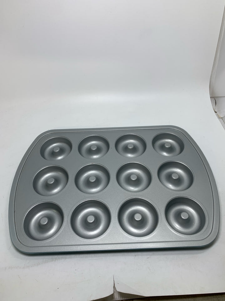 DONUT BAKING PAN 3".