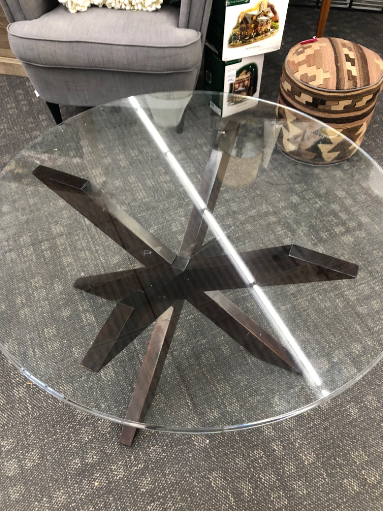 CIRCLE LOW GLASS COFFEE TABLE W/ DARK BASE.