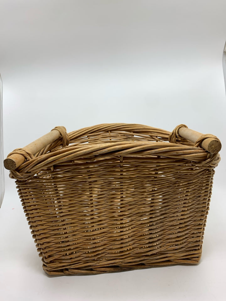 RECTANGULAR BASKET W/WOODEN DOWEL HANDLES.