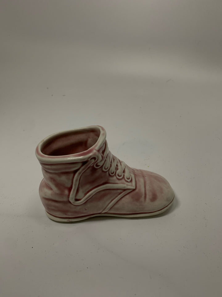 VTG POTTERY BABY SHOE W/ LONG LACES.