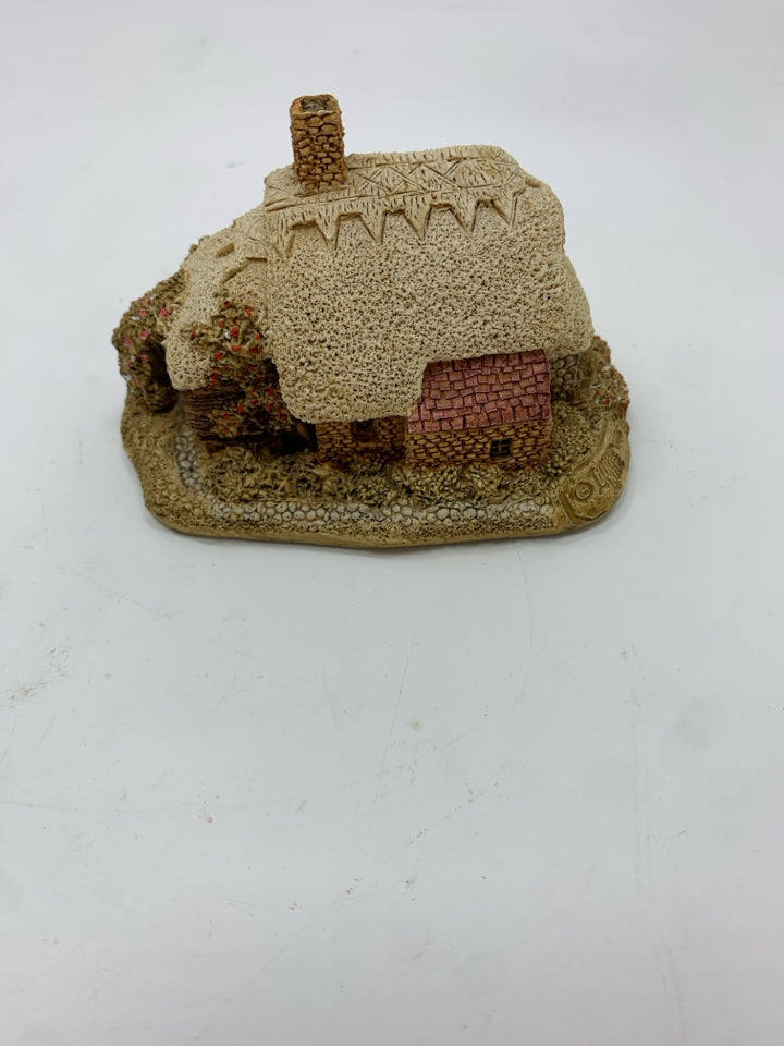 SPRING BANK LILLIPUT LANE COTTAGE W/PAPER.
