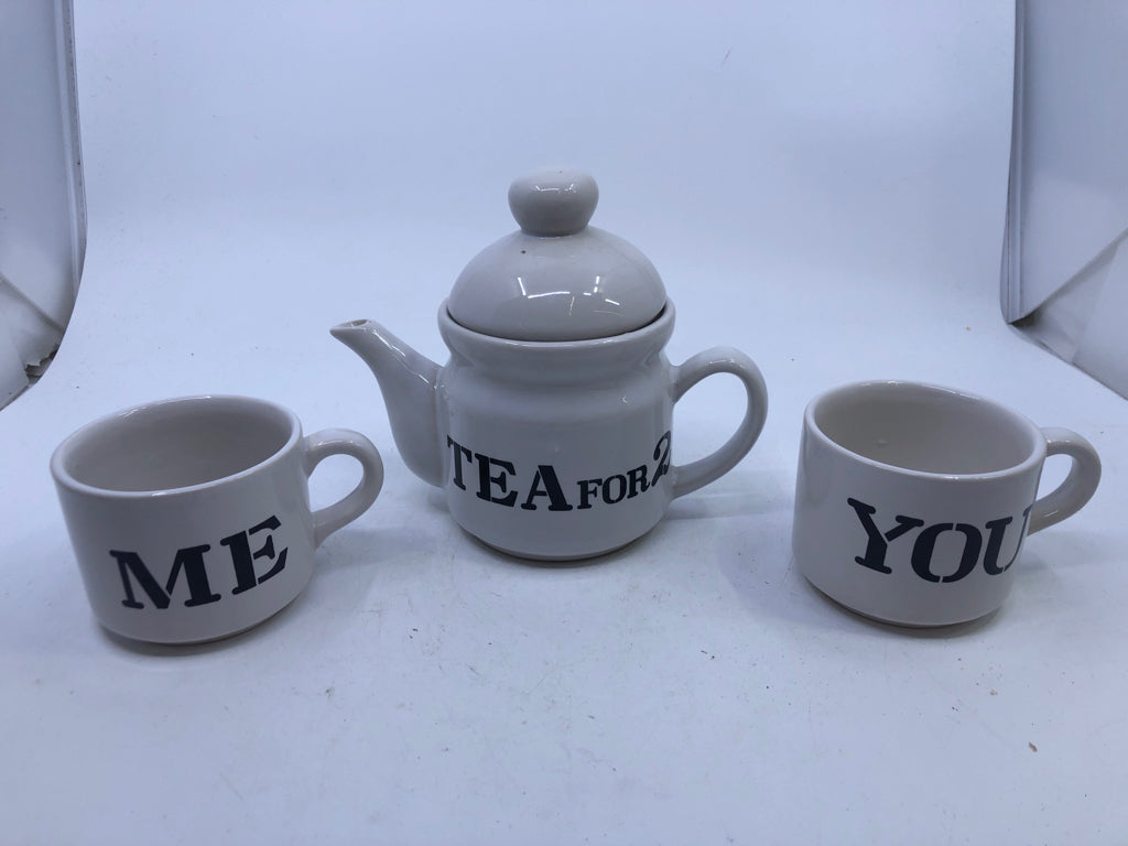 3PC BLACK AND WHITE TEA FOR 2 SET - 1 TEA POT, 2 MUGS.