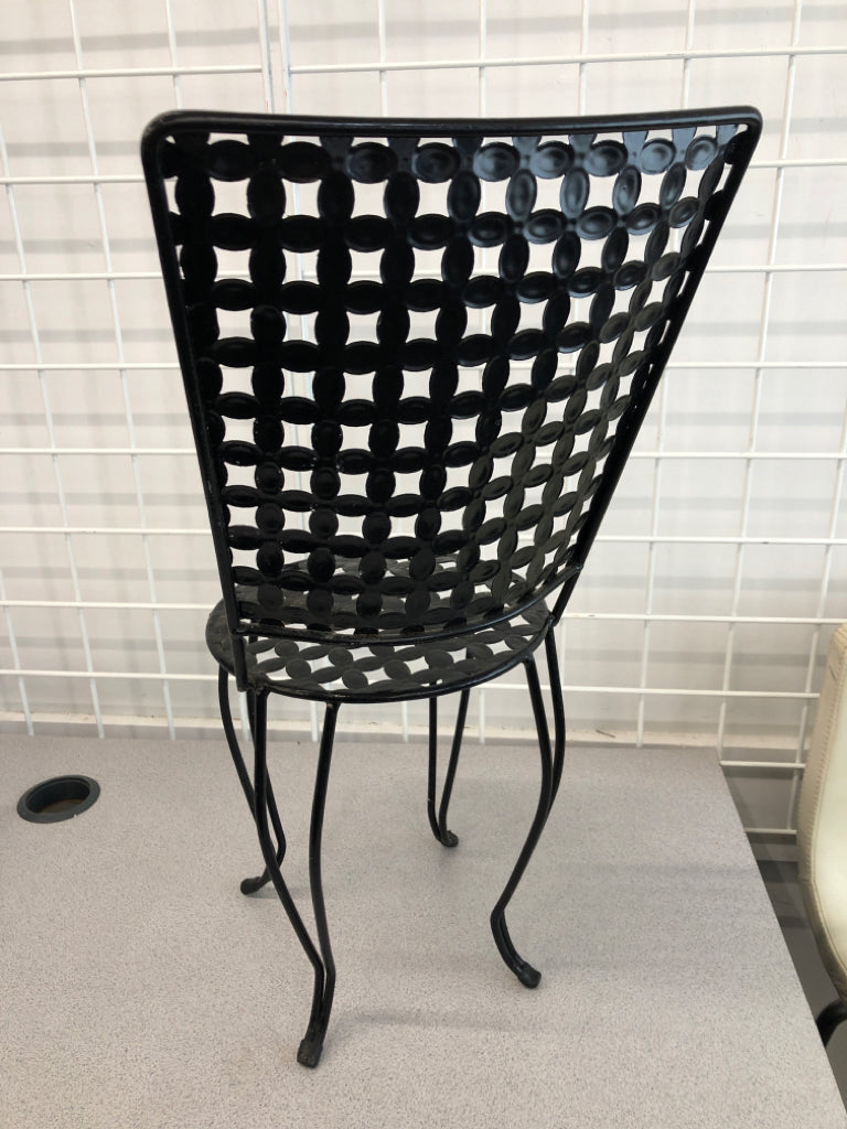 METAL CHAIR PLANTER STAND.
