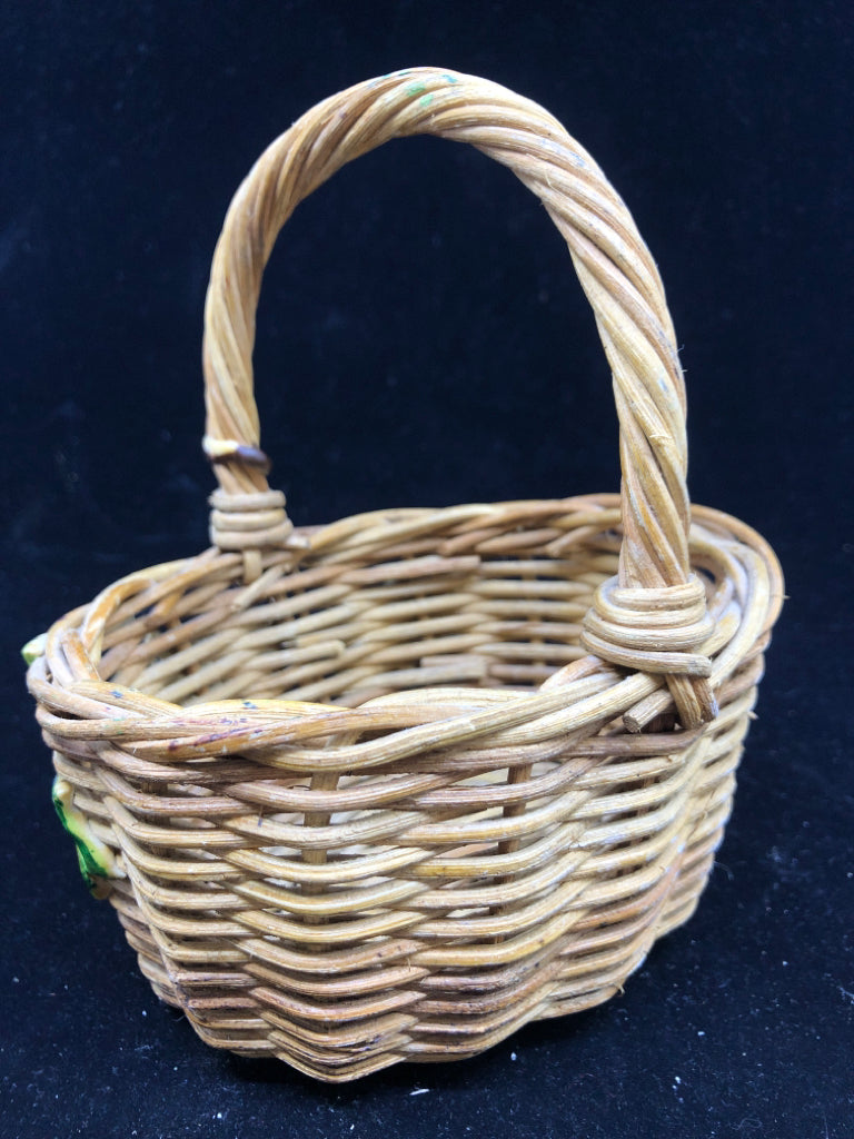 SMALL BLONDE BASKET W CERAMIC GRAPES AND LEAVES ACCENTS.
