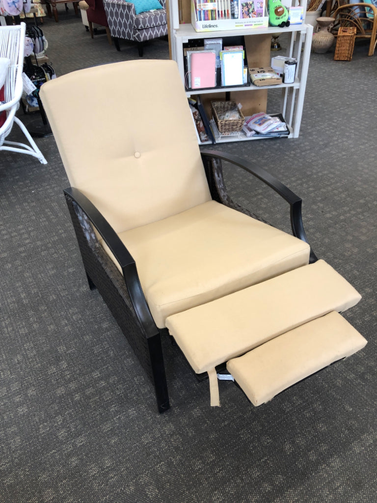RECLINING PATIO CHAIR W/TAN CUSHION BROWN FRAME.