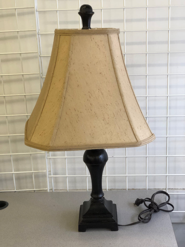 BROWN WOOD BASE TABLE LAMP W/LARGE TAN RECTANGLE SHADE.