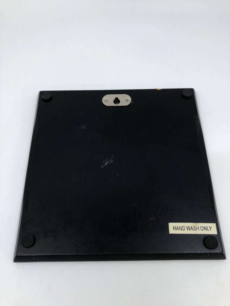 FRAMED BISTRO TRIVET.