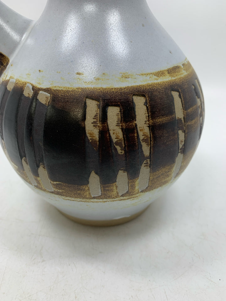 WHITE POTTERY CARAFE DECANTER MARTZ MARSHALL W/ DARK BROWN BAND IN CENTER.