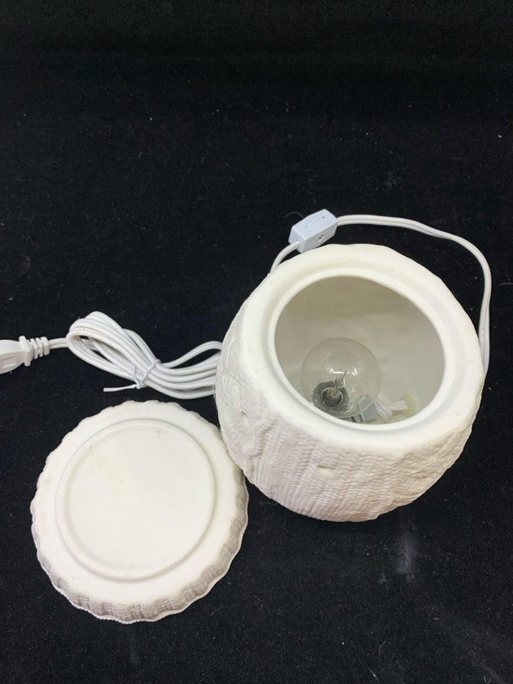 WHITE SWEATER PATTERN WAX WARMER.