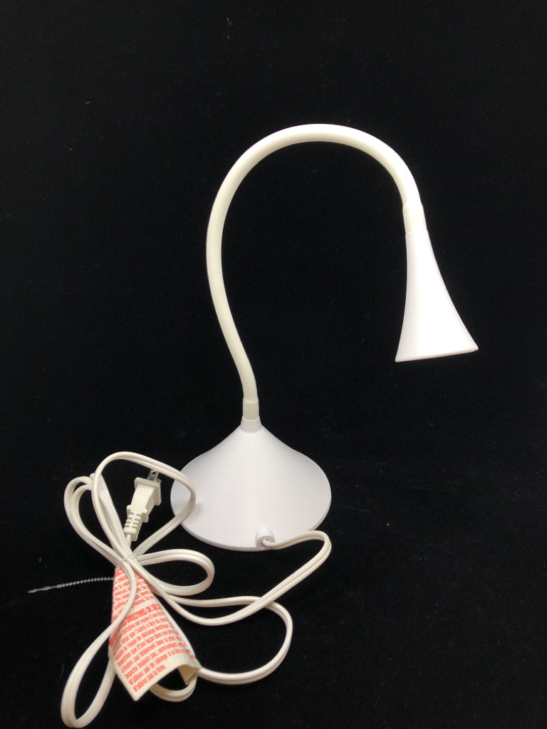 ADJUSTABLE WHITE DESK LAMP.