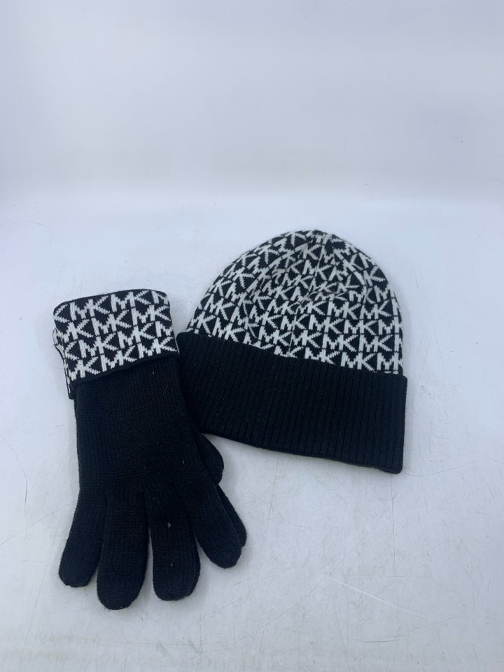 Michael Kors Logo Hat & Glove Set- One Size