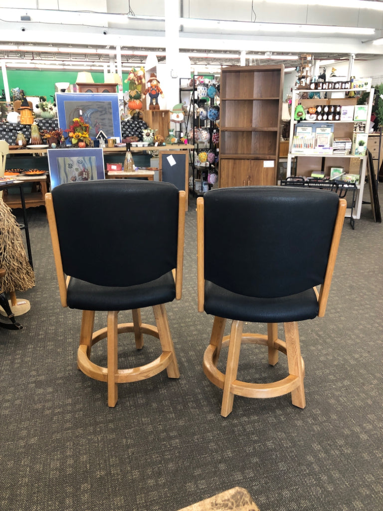 2 BLACK & WOOD SWIVEL BAR STOOL CHAIRS.