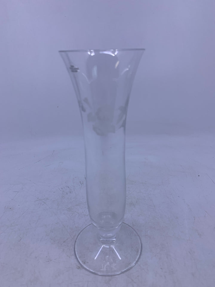 FOOTED CLEAR GLASS VASE W/ FROSTED HUMMING BIRD.