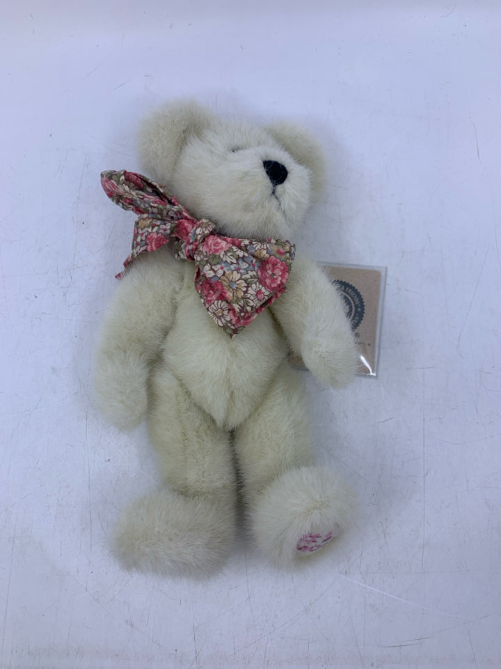 WHITE BEAR W/ PINK FLORAL BOW.