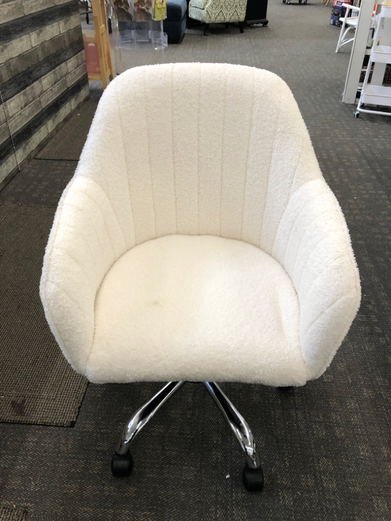 FUZZY WHITE DESK CHAIR.
