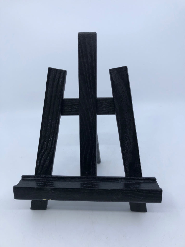 BLACK WOOD COOK BOOK STAND.