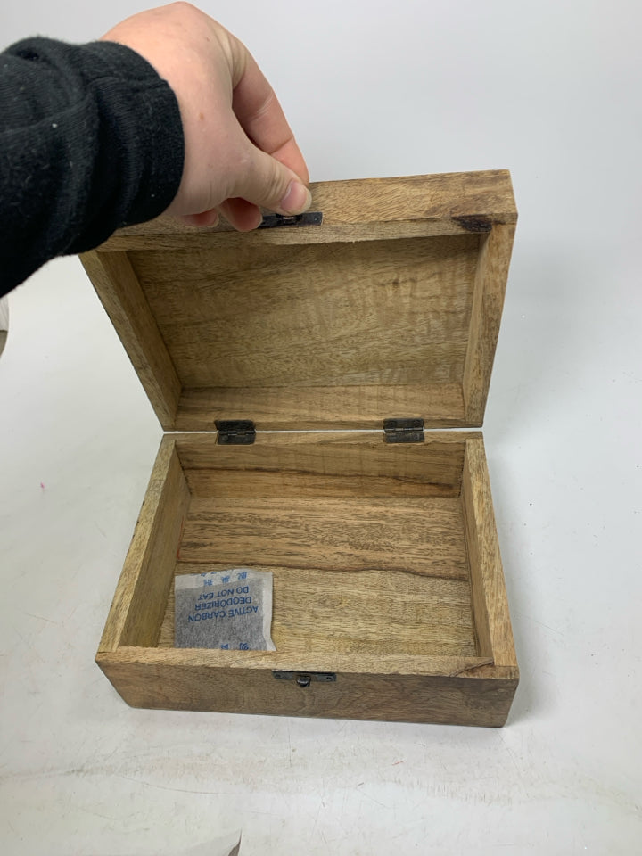 WOOD BOX W/ SPARKLE MONOGRAM "C" JEWELRY BOX.