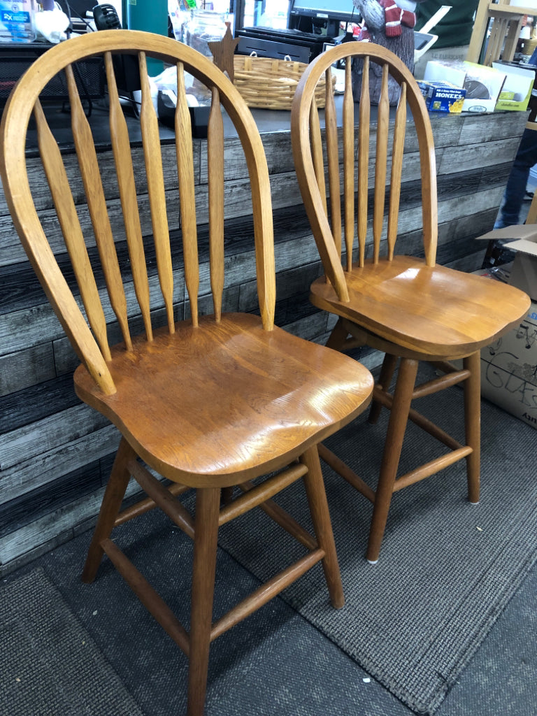 2 SOLID WOOD SWIVEL BAR STOOLS.